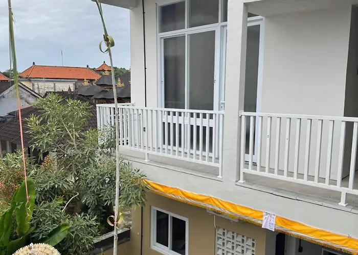 Adi Bali Pensión 3*