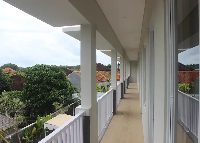 Pensión Adi Bali 3*